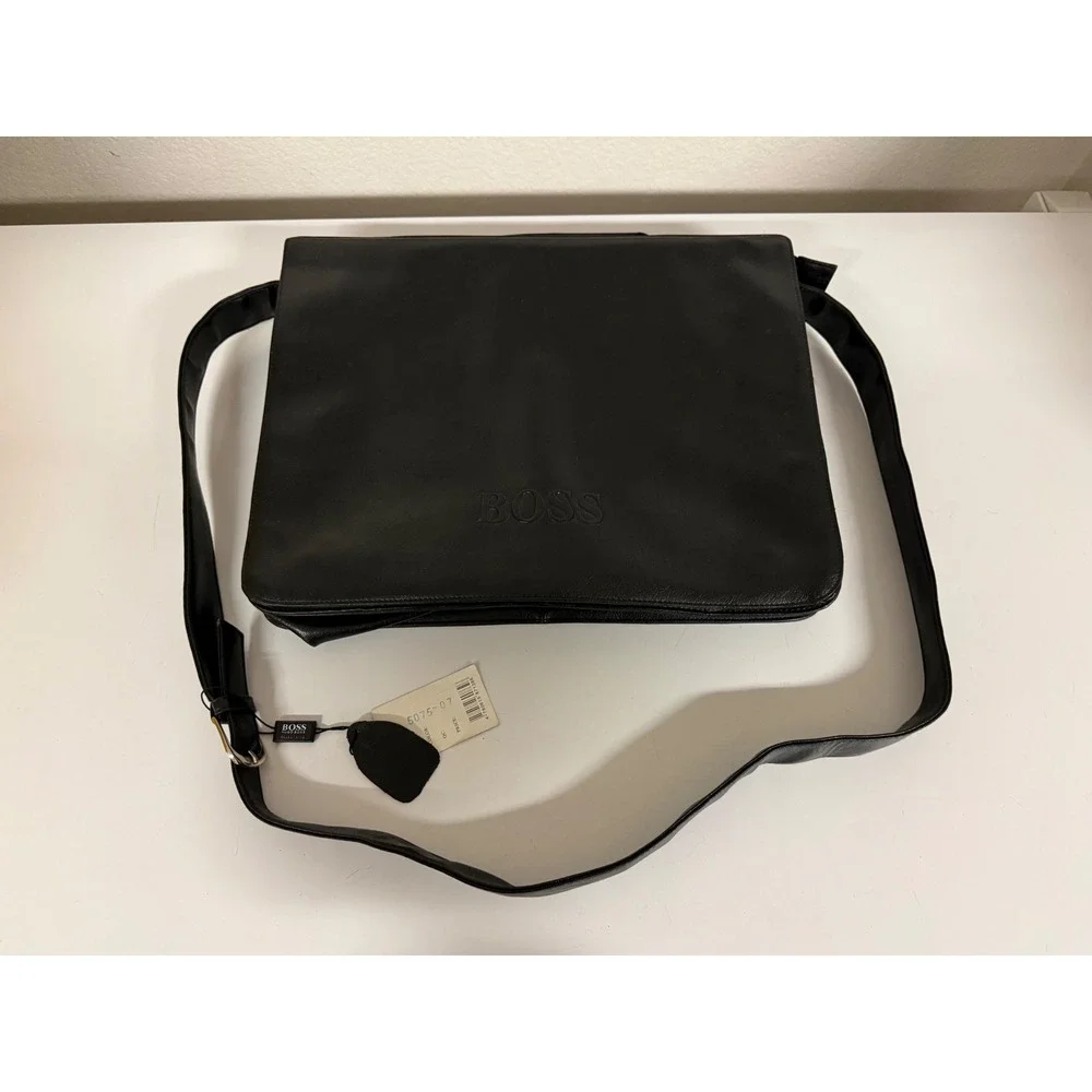 Hugo Boss Black Leather Messenger Bag Laptop Briefcase NWT Flaw Lining